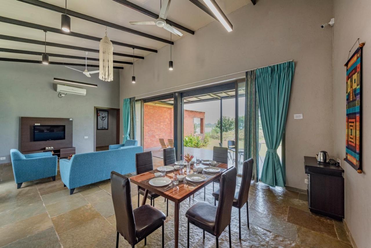 Saffronstays Rose Vineyard: Lakefront Pet-Friendly Villa in Nashik Exterior photo