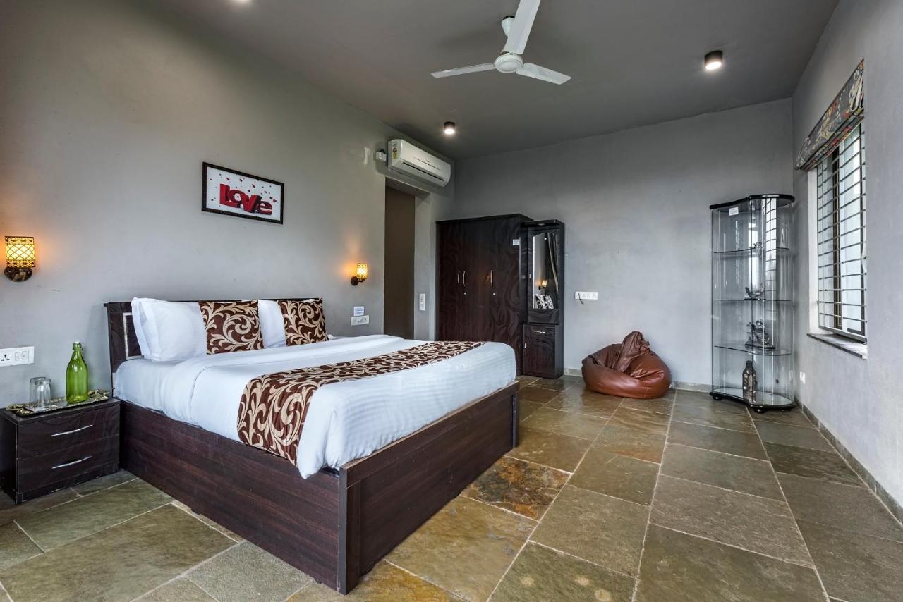 Saffronstays Rose Vineyard: Lakefront Pet-Friendly Villa in Nashik Exterior photo