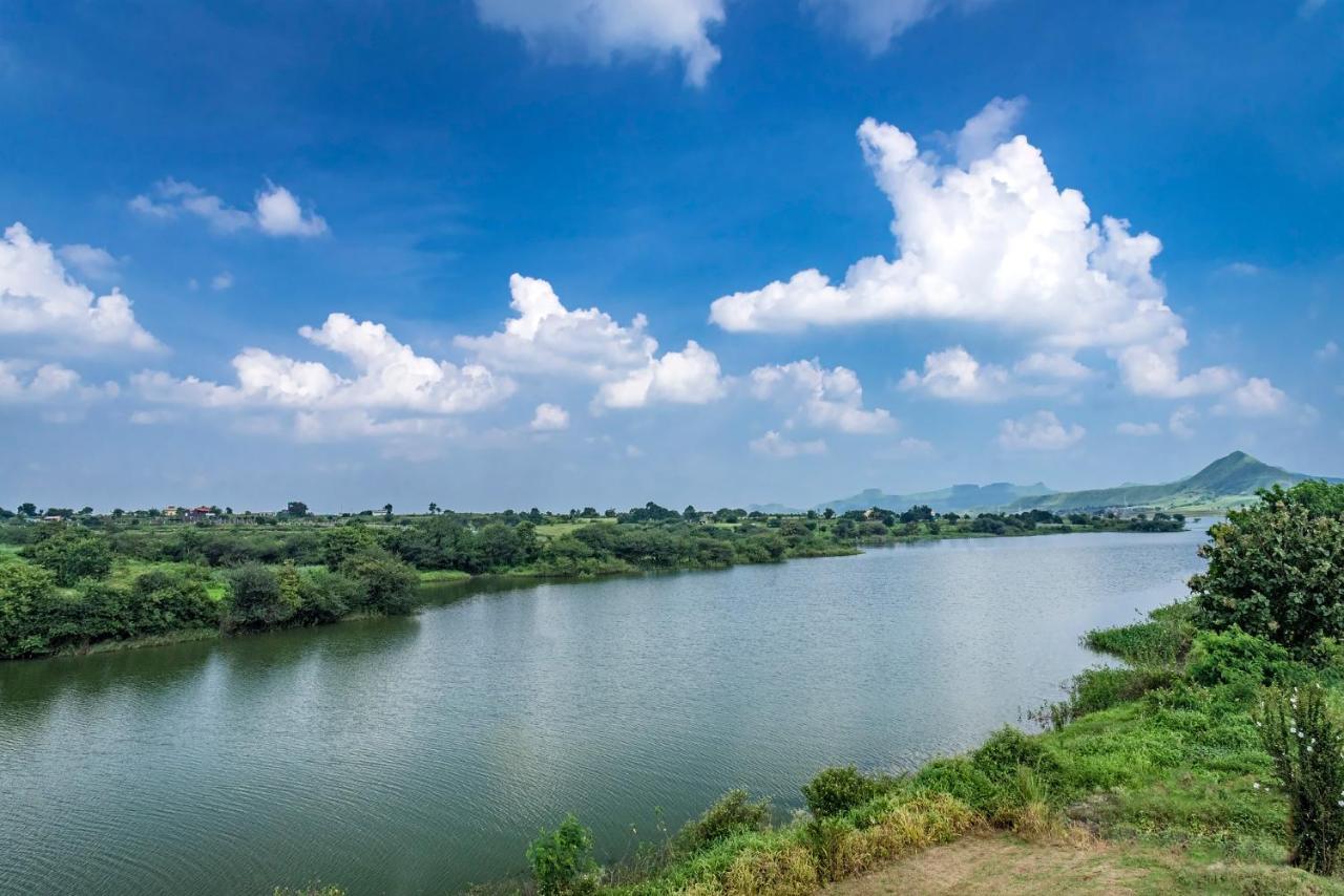 Saffronstays Rose Vineyard: Lakefront Pet-Friendly Villa in Nashik Exterior photo